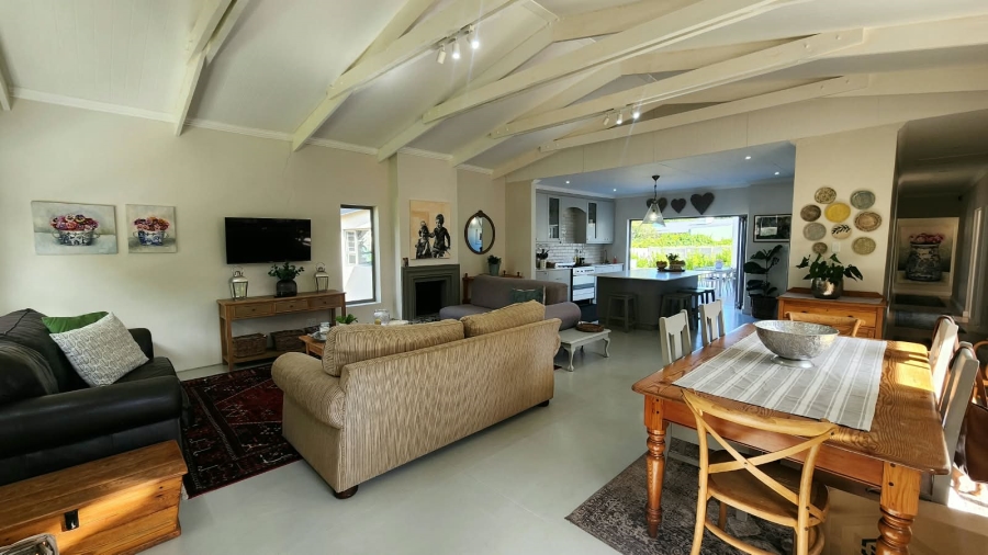 4 Bedroom Property for Sale in Loerie Park Western Cape